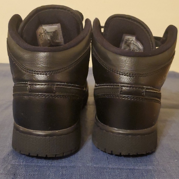 Air Jordan 1 mids Triple black GS - Picture 4 of 6